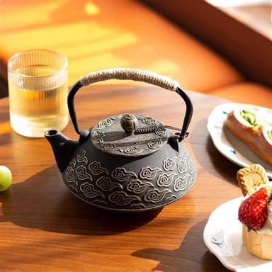 Teapotaí Iarainn Teilgthe pearsantaithe